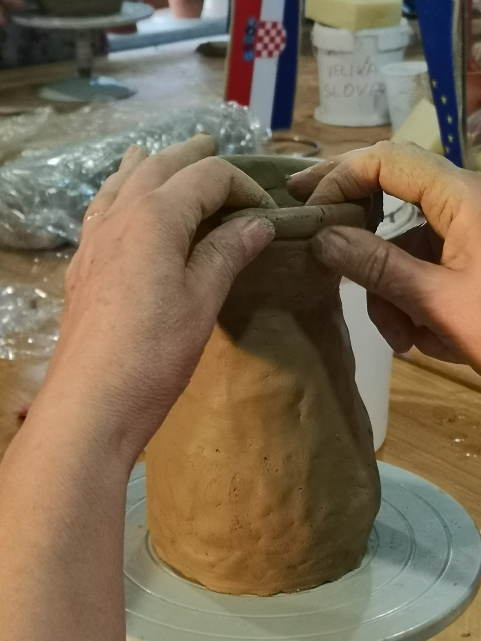 Četiri nove skupine polaznika tečaja Uvod u keramiku i lončarstvo